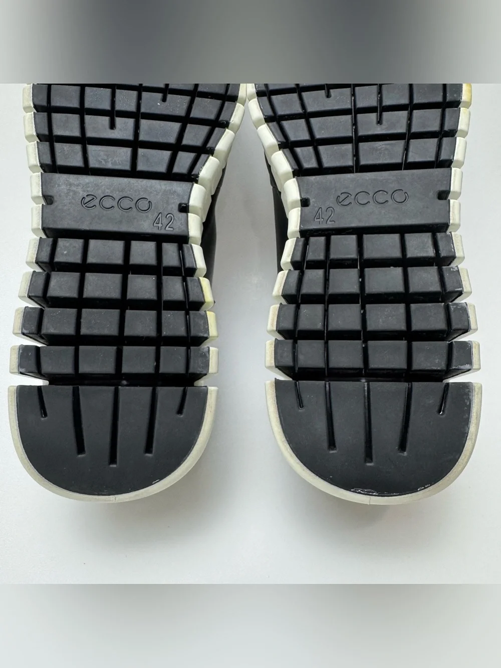 ECCO GRUUV Women's Black Leather Sneakers - EU 42 -US 11-11.5